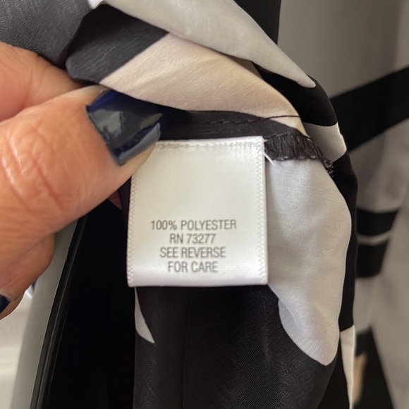 NWOT Woman's Sleeveless Blouse size XL multi earth tone colors - Picture 4 of 4